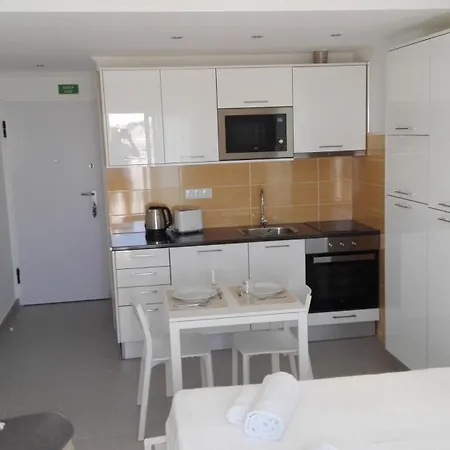 Bay View Apartment *