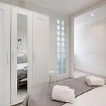 Bay View Apartment *